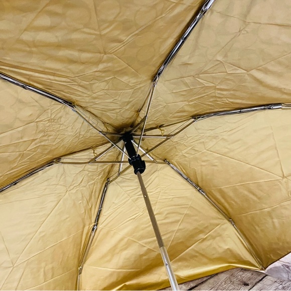 COACH SIGNATURE UMBRELLA - Picture 2 of 8